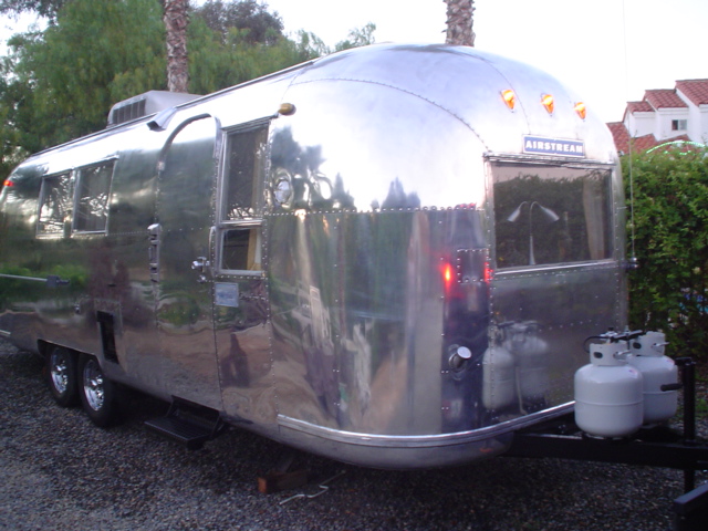 1965Airstreamatnight001.jpg